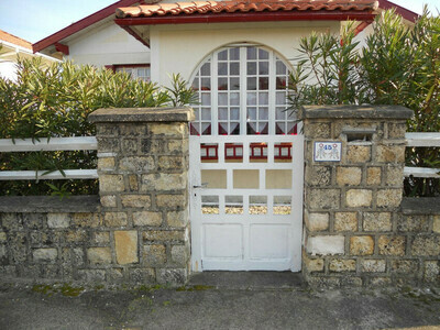 JOLIE  VILLA  ANCIENNE - PROCHE  CENTRE  ET  PLAGE, Villa 5 personnes à Soulac sur Mer FR-1-648-25