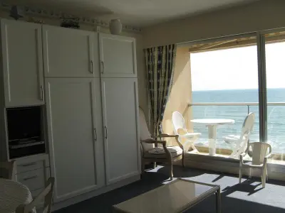 Appartement à Les Sables d'Olonne, Studio face à la mer avec balcon, garage privé et équipements modernes - Les Sables-d'Olonne - L887546
