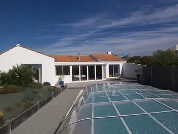 Casa en L'Île d'Olonne,Maison spacieuse avec piscine privative, terrasse et jardin près des Sables-d'Olonne FR-1-197-297 N°834510