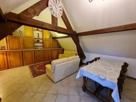 Voici une suggestion de titre :

Gîte charmant près de Nancy avec climatisation, WiFi, barbecue et parking privé - Photo 8