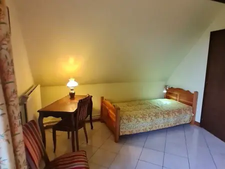 Voici une suggestion de titre :

Gîte charmant près de Nancy avec climatisation, WiFi, barbecue et parking privé - Photo 14