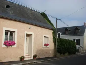 Gîte in Vallon sur Gée,Charmante maison de bourg avec cour et Wi-Fi, à 25 km du Mans, produits locaux offerts FR-1-410-187 N°834583