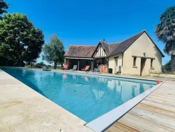 Gîte in Le Lude,Évasion champêtre : Maison avec piscine, tennis, et étang au cœur de 50 hectares de forêt FR-1-410-307 N°834593