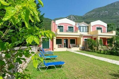 Beachfront Villa Barbati 1, Maison 7 personnes à Korfu GR-14036-31