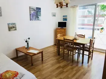 Appartement à Arcachon, Appartement T3 Arcachon Centre-Ville, 280m de la Plage, Parking, Proche Gare, Balcon - L887780