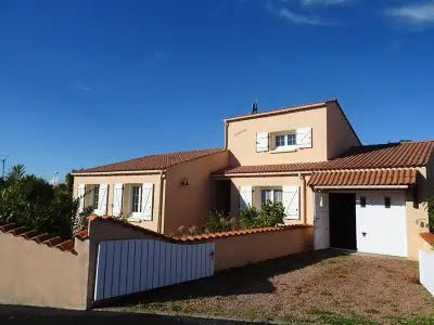 Maison à Les Sables d'Olonne, Maison paisible avec jardin, garage, WiFi, proche plage et commerces - L834661