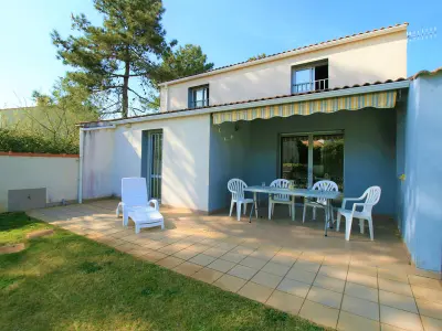 Maison à La Tranche sur Mer, Maison avec Jardin près de la Plage, WiFi, 300m du Phare - L834677