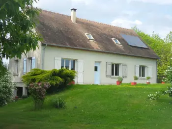 Casa rural en Saint Jean de la Motte,Gîte spacieux avec salle de jeux, tennis et cheminée, idéal pour familles et amis jusqu'à 15 pers. FR-1-410-223 N°834713