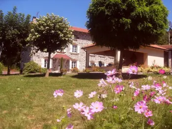 Gite à Saint Paulien,Charme du Velay : Maison de caractère avec cheminée, terrasse et équipements bébé à St-Paulien FR-1-582-266 N°834734