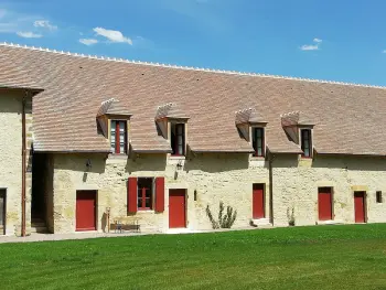 Gite à Ainay le Vieil,Gîte familial au calme avec parc et jardin, pour 8 personnes, près d’un château historique FR-1-586-15 N°834742