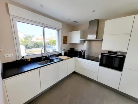 Maison Rénovée 5 Chambres, WiFi, Parking, à 800m du Marché et 1km Plage - Photo 2