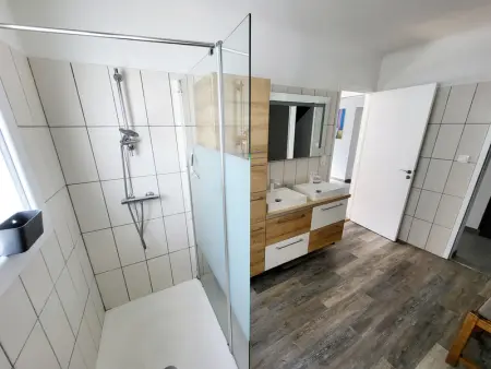 Maison Rénovée 5 Chambres, WiFi, Parking, à 800m du Marché et 1km Plage - Photo 10