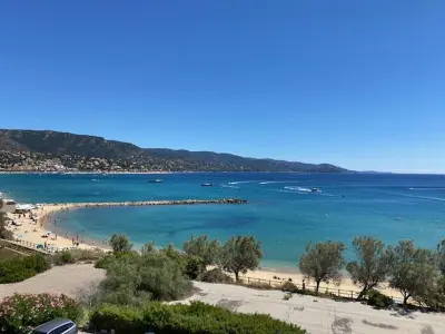 Appartement à Bormes les Mimosas, T2 duplex rénové à 20m de la plage avec vue mer, parking et WIFI - L887860