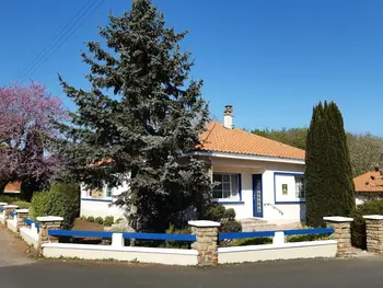 Gîte in Machecoul,Maison familiale rénovée, 15 km de la mer, jardin clos avec terrasse et ping-pong, centre bourg FR-1-306-894 N°834926