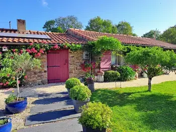 Agriturismo a Arthon en Retz,Gîte Accessible avec Jardin Fleuri près de Pornic, Éco-rénové et Équipé (Vélos, WiFi, Cheminée) FR-1-306-957 N°834946