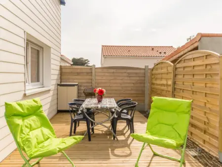 Maison mitoyenne cosy à 200m de la mer avec terrasse, wifi et équipements bébé - Photo 6