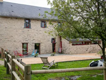 Gîte in Pannecé,Maison spacieuse avec piscine chauffée, jardin clos et équipements de loisirs en pleine campagne FR-1-306-1114 N°835010