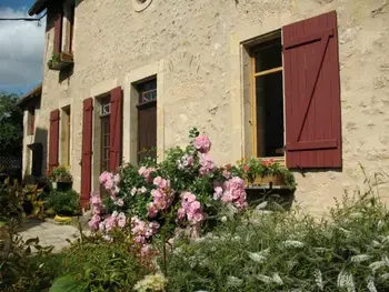 Gîte in Crannes en Champagne,Maison du XVe restaurée avec cheminée,  jardin clos et bar privé FR-1-410-127 N°835038