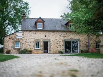 Gîte in Saint Léonard des Bois,Gîte de charme rénové avec cheminée, terrasse et proche randonnées - Capacité 13 pers. FR-1-410-179 N°835061