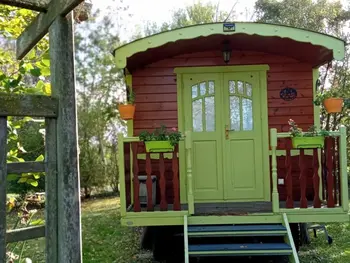 Gîte in Chantenay Villedieu,Roulotte bucolique en bois avec terrasse, Vallée de la Sarthe FR-1-410-188 N°835066