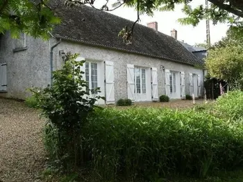 Gîte in Saint Vincent du Lorouër,Charmante longère avec grand terrain au bord de la forêt de Bercé, idéale pour des vacances paisibles FR-1-410-200 N°835076