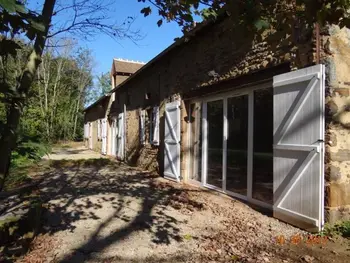 Gîte in La Bazoge,Gîte rénové en pleine campagne près du Mans : 5 chambres, terrasse, barbecue, accès Paris facile FR-1-410-213 N°835086