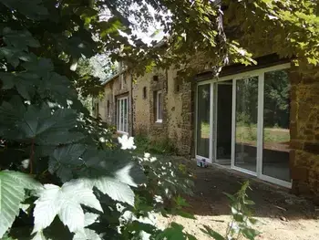 Gîte in La Bazoge,Charmante Ferme Rénovée avec Terrasse à 7 km du Mans, 8 Couchages, TV, Internet, Cuisine Équipée FR-1-410-254 N°835103