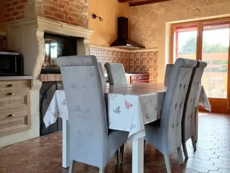 Gîte en campagne rénové avec cheminée, grands jardins, WiFi, près d'un village médiéval. - Photo 3