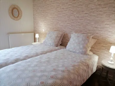 Gîte en campagne rénové avec cheminée, grands jardins, WiFi, près d'un village médiéval. - Photo 4