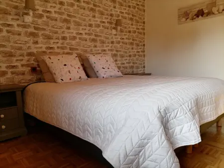 Gîte en campagne rénové avec cheminée, grands jardins, WiFi, près d'un village médiéval. - Photo 5