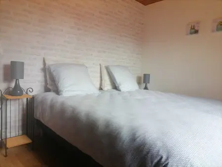 Gîte en campagne rénové avec cheminée, grands jardins, WiFi, près d'un village médiéval. - Photo 6