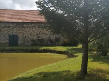 Gîte en campagne rénové avec cheminée, grands jardins, WiFi, près d'un village médiéval. - Photo 13