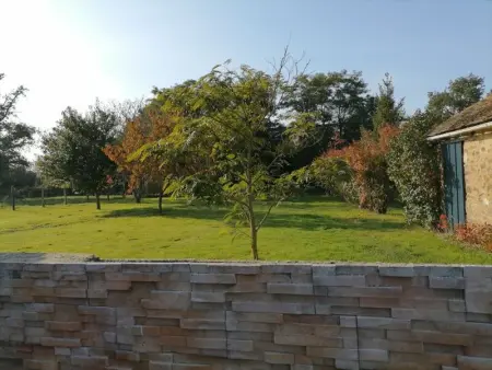 Gîte en campagne rénové avec cheminée, grands jardins, WiFi, près d'un village médiéval. - Photo 15