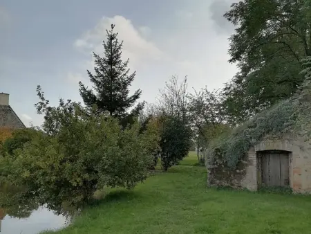 Gîte en campagne rénové avec cheminée, grands jardins, WiFi, près d'un village médiéval. - Photo 17