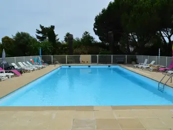 Wohnung in Juan les Pins,Appartement T2 avec Jardin, Piscine et Parking Privé à 10 min de la Plage - Antibes FR-1-252-109 N°887964