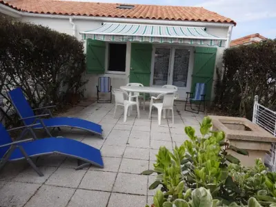 Maison à La Tranche sur Mer, Maisonnette proche plage avec piscine sud Vendée - L838277