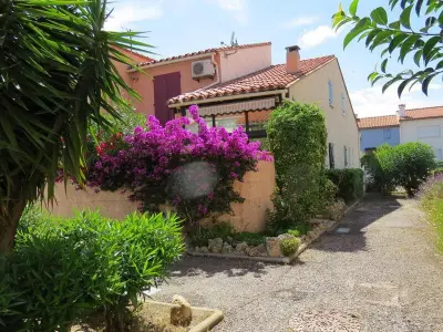 Maison à Le Barcarès, Maison avec Piscine, 500m de la Plage et Proche Centre, Climatisée, Parking Privé, Equipée pour 5 pers. - L856643