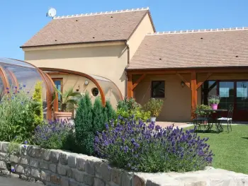 Gite à Pouligny Notre Dame,Maison de charme en Berry près d'un golf & spa, jardin d'hiver, vélos, animaux bienvenus - tout inclus FR-1-591-332 N°838317