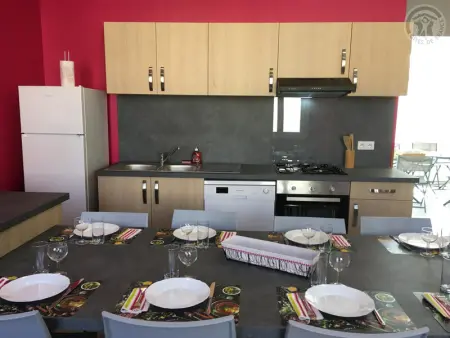 Maison spacieuse pour 8 pers avec jardin, terrasse, WIFI, proche commerces et attractions culturelles - Photo 5