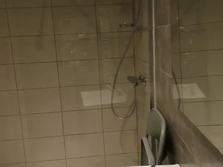 Maison spacieuse pour 8 pers avec jardin, terrasse, WIFI, proche commerces et attractions culturelles - Photo 20