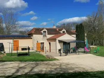 Gîte in Saint Amand de Vergt,Charmante Maison en Pierre du Périgord avec Grand Jardin, Cheminée et Ping-Pong FR-1-616-243 N°838434