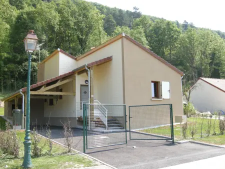 Gîte Confortable avec Terrasse et Jardin Clôturé - Photo 4