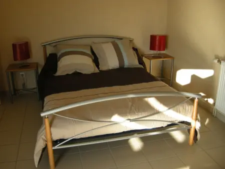 Gîte Confortable avec Terrasse et Jardin Clôturé - Photo 6