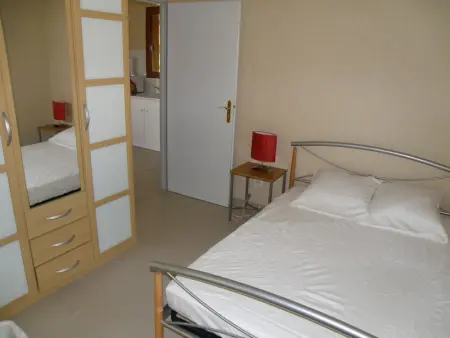 Gîte Confortable avec Terrasse et Jardin Clôturé - Photo 9