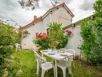 Gite à Saint Julien les Villas,Maison de ville indépendante avec jardin fleuri, proche Troyes, équipée, linge et charges inclus FR-1-543-215 N°838505