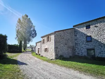 Gite à Saint Romain Lachalm,Gîte de charme en campagne, 5-8 pers., cheminée, nature, proche Pilat, activités à proximité FR-1-582-269 N°838569