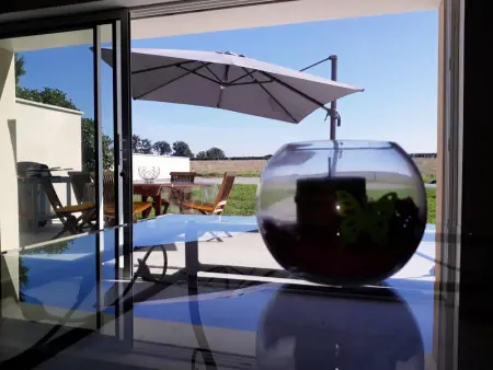 Gîte Moderne avec Piscine Couverte Partagée à Chalain-le-Comtal - Photo 1