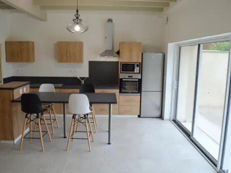 Gîte Moderne avec Piscine Couverte Partagée à Chalain-le-Comtal - Photo 6