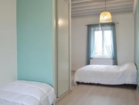 Gîte Moderne avec Piscine Couverte Partagée à Chalain-le-Comtal - Photo 8