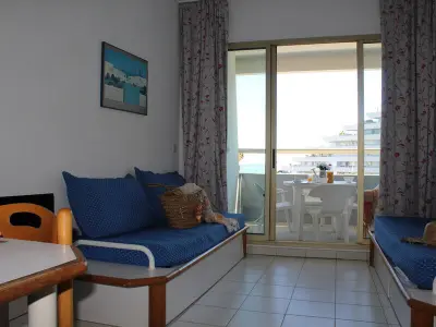 Appartement à Villeneuve Loubet, Studio à Villeneuve-Loubet Plage avec Parking Privé, 2/4 Couchages - L888094